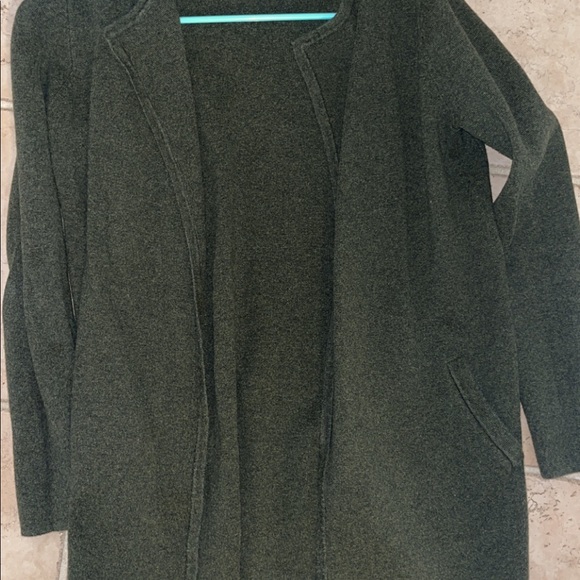 Jcrew cardigan in green. Like brand new condition size Xs - Picture 2 of 4